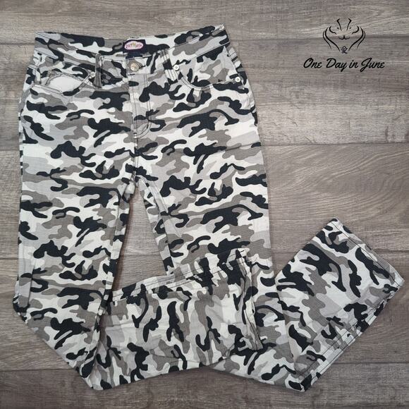 Zoey Beth Camoflage Jeans Size L - Picture 1 of 6